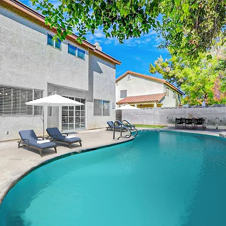Bright Fun Spacious Home With Pool
